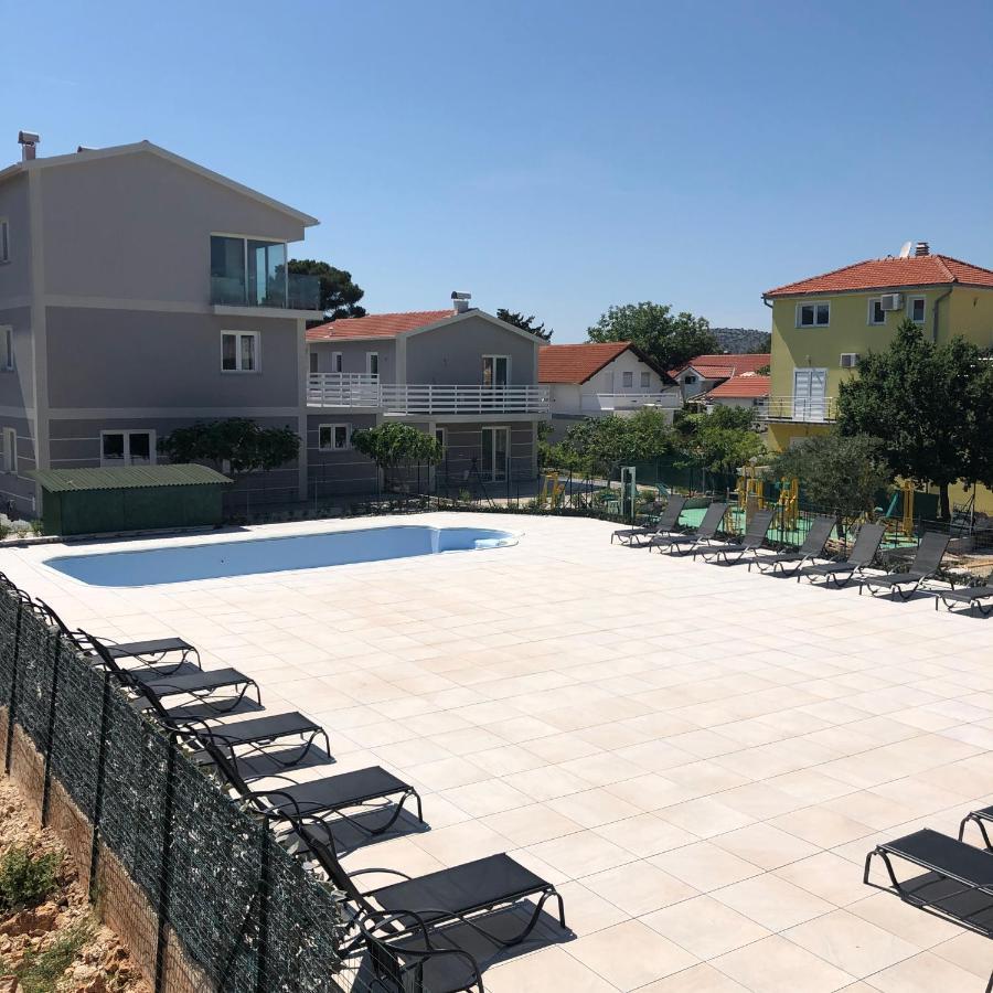 Lipovac Resort Ficus Bilice Dış mekan fotoğraf